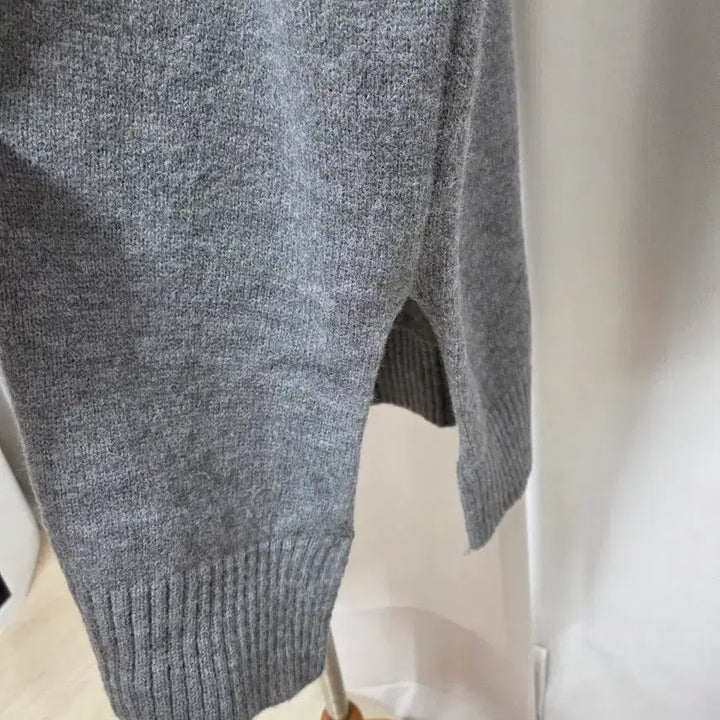 [BUNJANG] The First Oversized V-Neck Knit Vest / 더퍼스트 박시 어깨패드 V넥 니트 조끼 그레이