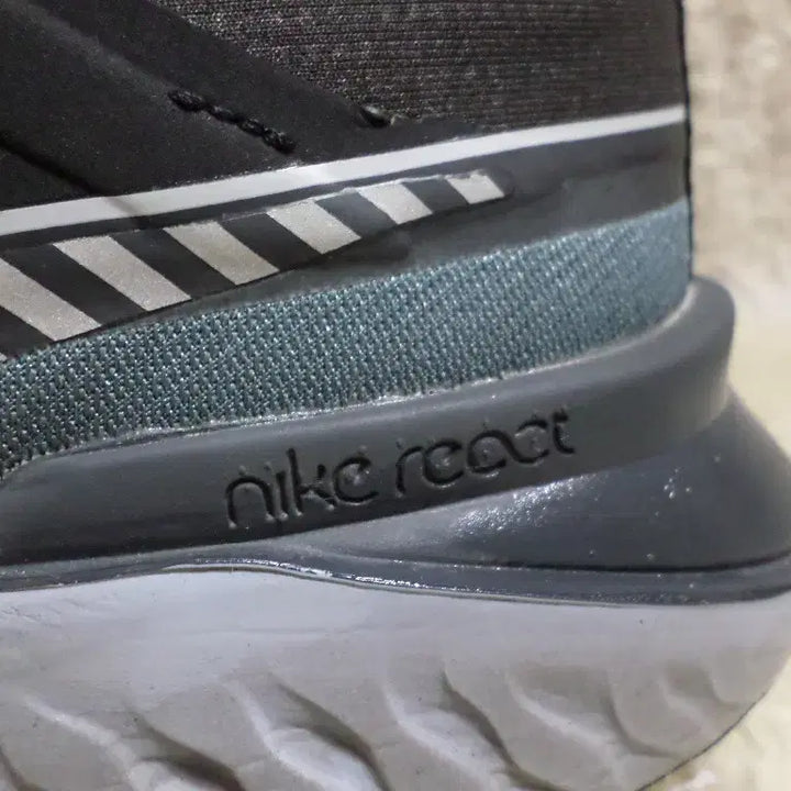 [BUNJANG] Nike Legend React 2 Shield Waterproof Running Shoes / 후루룩구제 255 나이키 레전드 리엑트2 쉴드 런닝 워터프루프 방수운동화