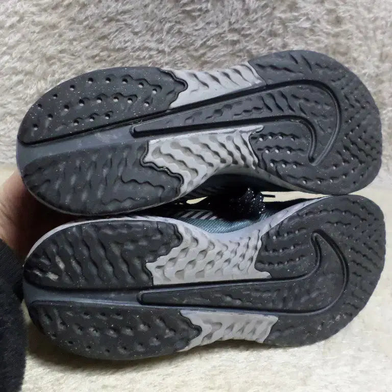 [BUNJANG] Nike Legend React 2 Shield Waterproof Running Shoes / 후루룩구제 255 나이키 레전드 리엑트2 쉴드 런닝 워터프루프 방수운동화