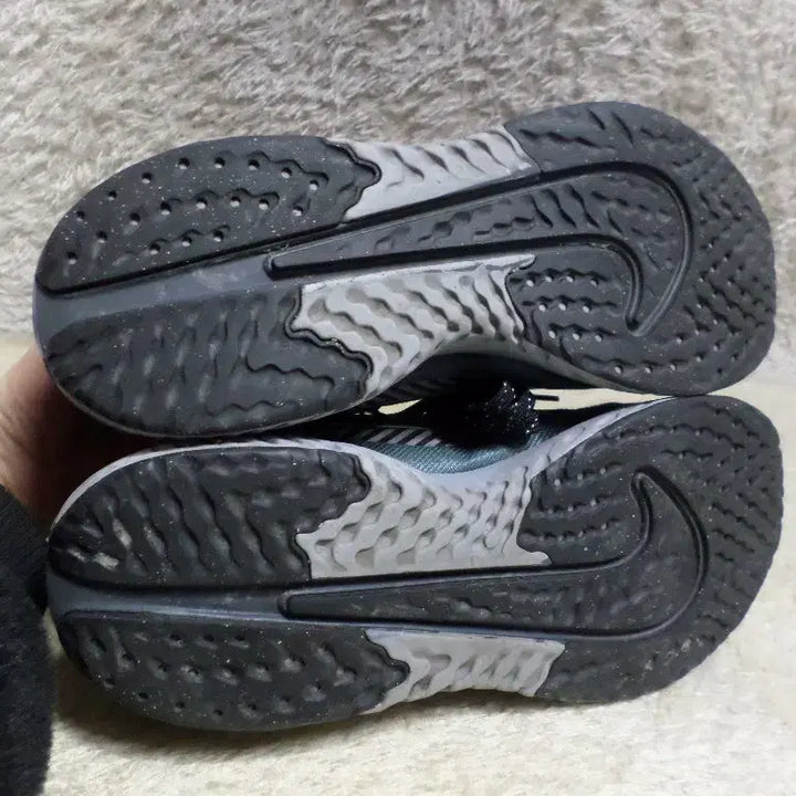 [BUNJANG] Nike Legend React 2 Shield Waterproof Running Shoes / 후루룩구제 255 나이키 레전드 리엑트2 쉴드 런닝 워터프루프 방수운동화