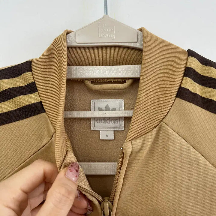 [SOLD OUT] 아디다스 딱붙핏 모카 브라운 크롭 트랙탑 져지