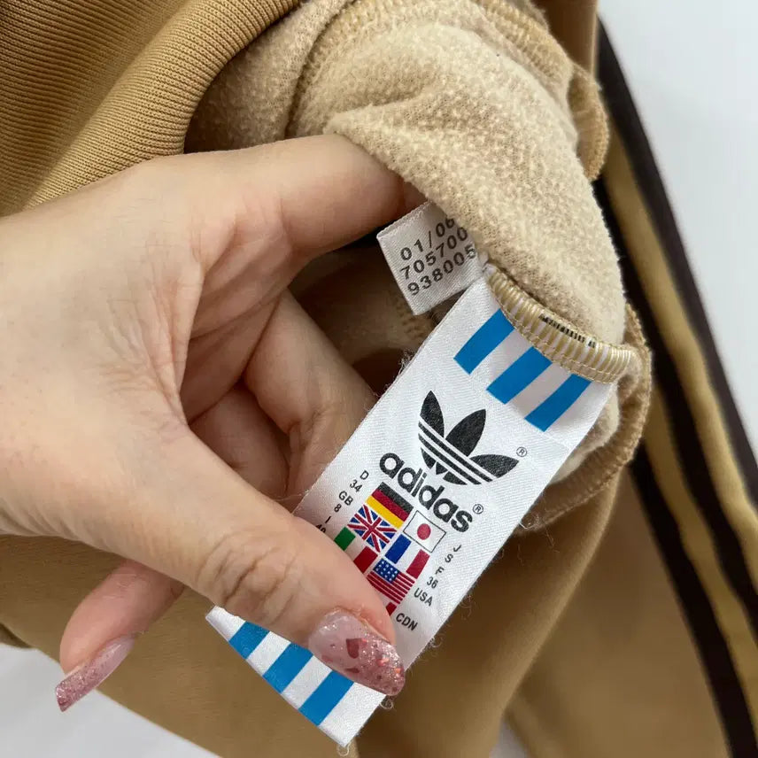 [SOLD OUT] 아디다스 딱붙핏 모카 브라운 크롭 트랙탑 져지