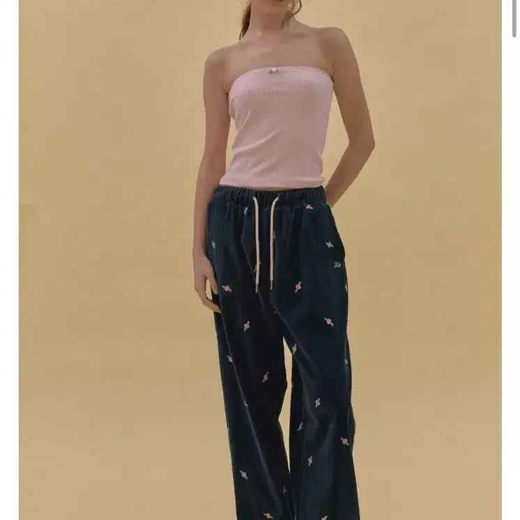 [BUNJANG] Navy Rose Embroidered Banding Pants / 디자이너 브랜드 네이비 rose embroided banding pant