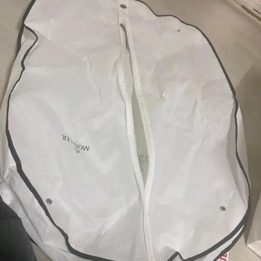 [BUNJANG] Moncler Maya Shiny Black Puffer Jacket / 몽클레어 마야 유광블랙