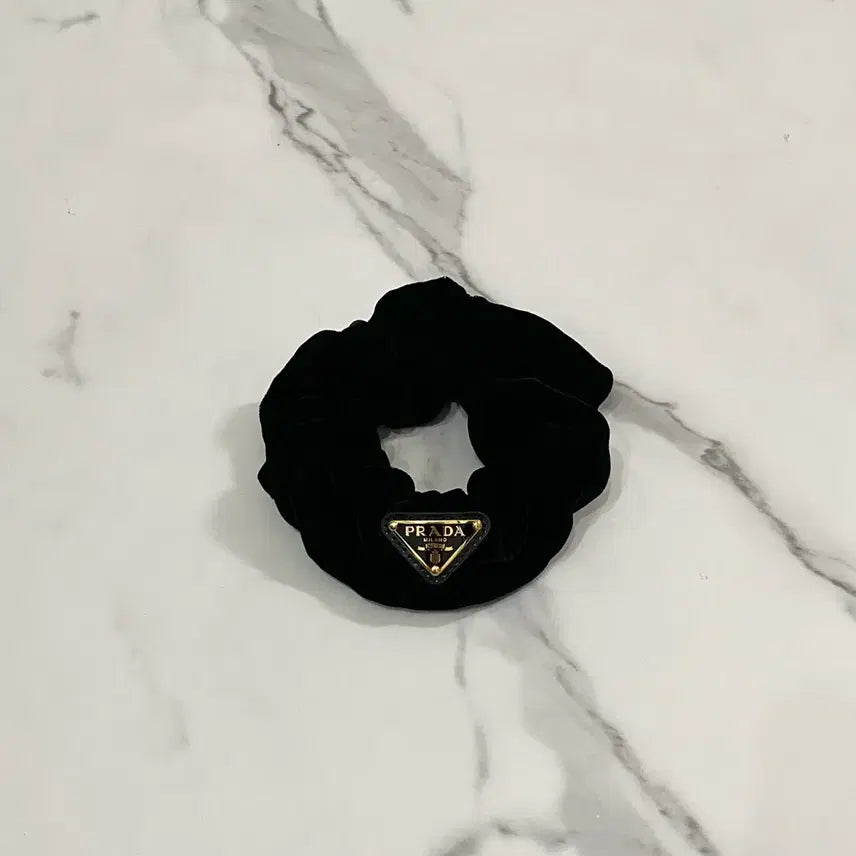 [BUNJANG] Prada Velvet Scrunchie Hair Tie 1IF015 / 프라다 벨벳 스크런치 헤어밴드 헤어곱창 헤어슈슈 1IF015