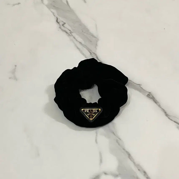 [BUNJANG] Prada Velvet Scrunchie Hair Tie 1IF015 / 프라다 벨벳 스크런치 헤어밴드 헤어곱창 헤어슈슈 1IF015