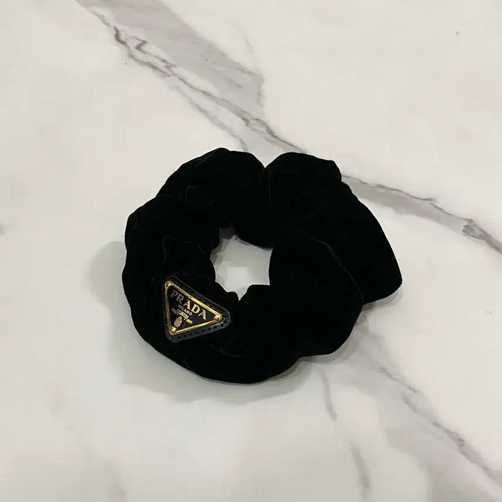 [BUNJANG] Prada Velvet Scrunchie Hair Tie 1IF015 / 프라다 벨벳 스크런치 헤어밴드 헤어곱창 헤어슈슈 1IF015
