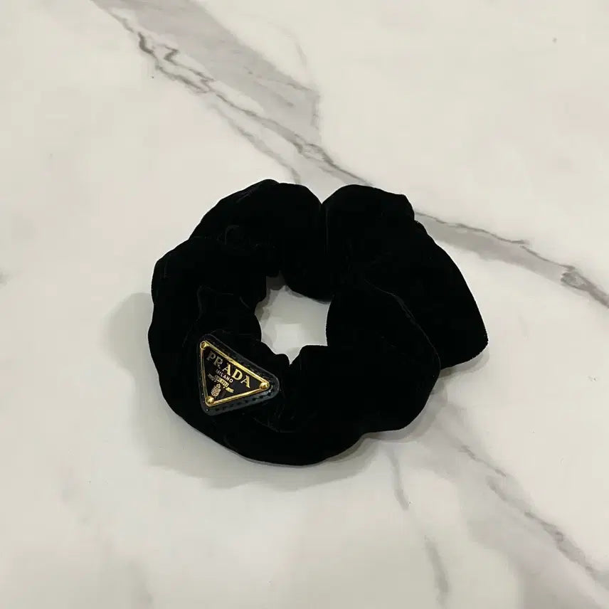 [BUNJANG] Prada Velvet Scrunchie Hair Tie 1IF015 / 프라다 벨벳 스크런치 헤어밴드 헤어곱창 헤어슈슈 1IF015