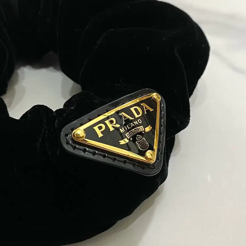 [BUNJANG] Prada Velvet Scrunchie Hair Tie 1IF015 / 프라다 벨벳 스크런치 헤어밴드 헤어곱창 헤어슈슈 1IF015