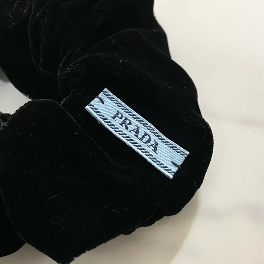[BUNJANG] Prada Velvet Scrunchie Hair Tie 1IF015 / 프라다 벨벳 스크런치 헤어밴드 헤어곱창 헤어슈슈 1IF015