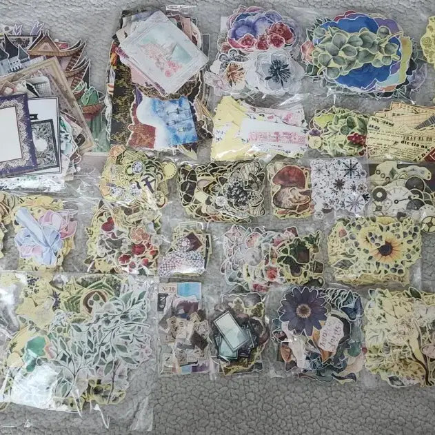 [BUNJANG] Assorted Decorative Paper Cuttings Bundle Set / 다꾸템 처분 인물 배경 인물집 인컷 4327장