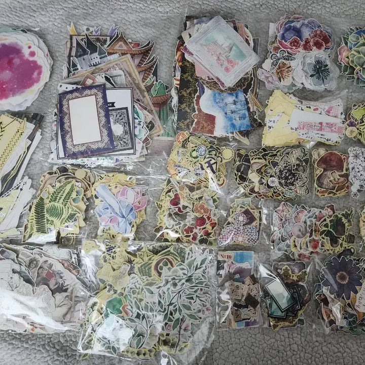 [BUNJANG] Assorted Decorative Paper Cuttings Bundle Set / 다꾸템 처분 인물 배경 인물집 인컷 4327장