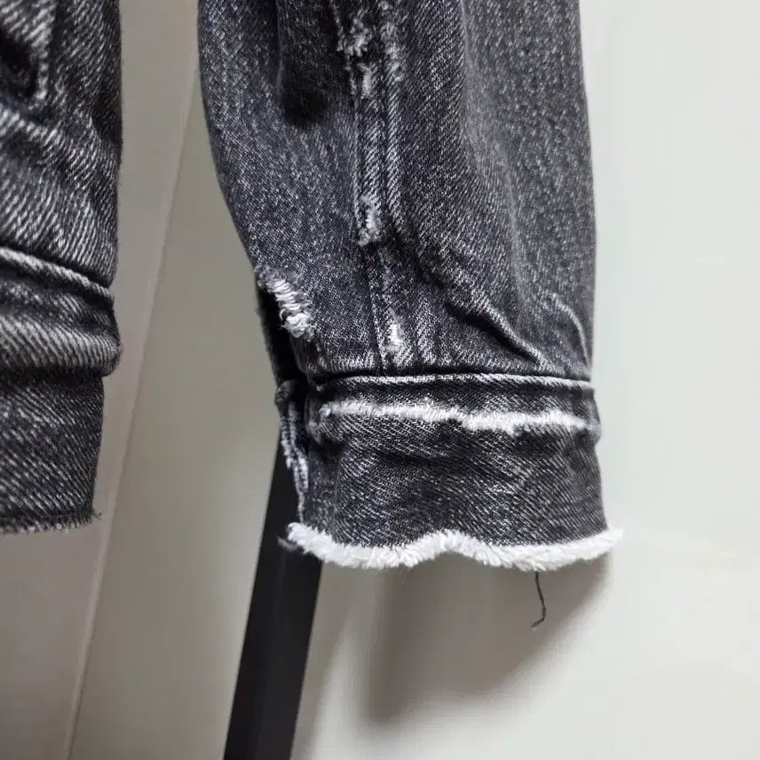 [BUNJANG] Levi's Damaged Sherpa Denim Jacket - L / 리바이스 데미지드 쉐르파 데님 자켓 L