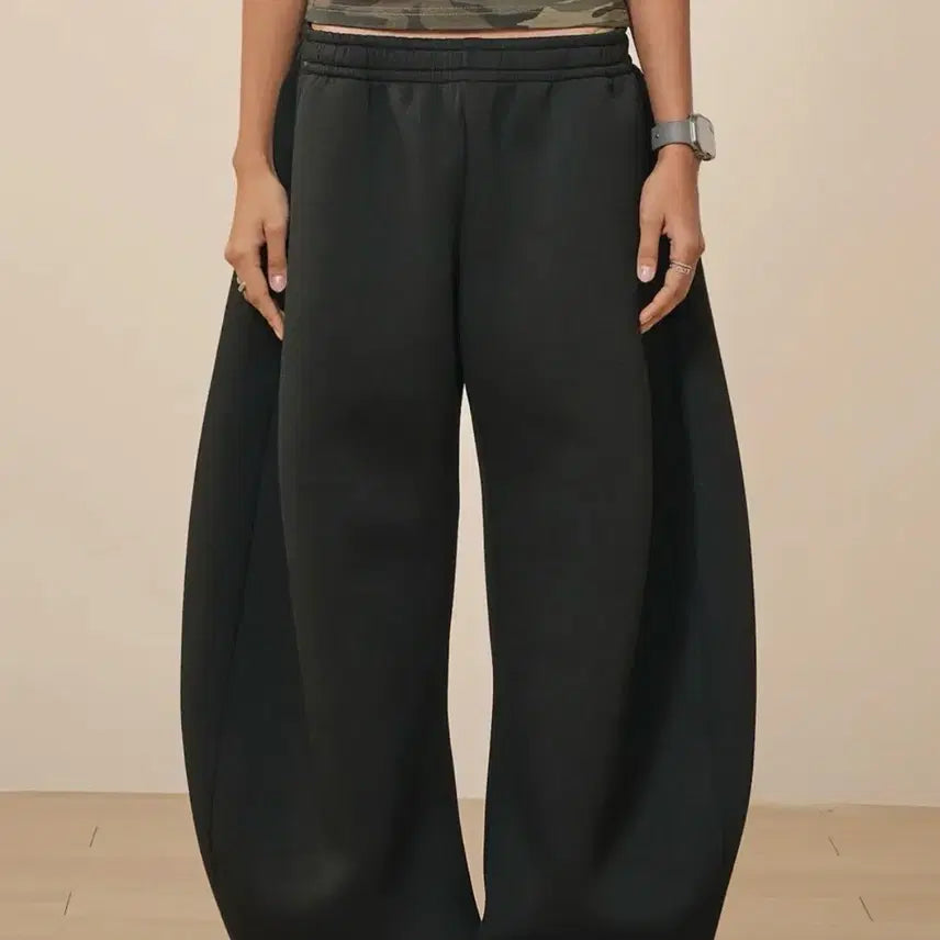 [BUNJANG] Takeasy Neaprin Curved Sweatpants / 테이크이지 네어프린 커브드 스웻팬츠
