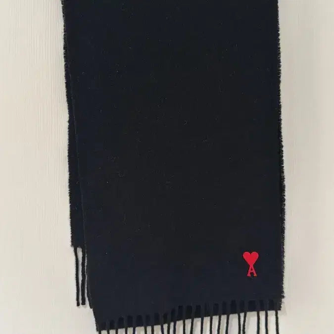 [BUNJANG] Ami Small Heart Logo Black Scarf / 아미 스몰 하트 로고 블랙 머플러