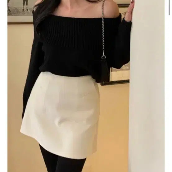 [BUNJANG] Black Off-Shoulder Knit Top / 블랙 오프숄더 니트