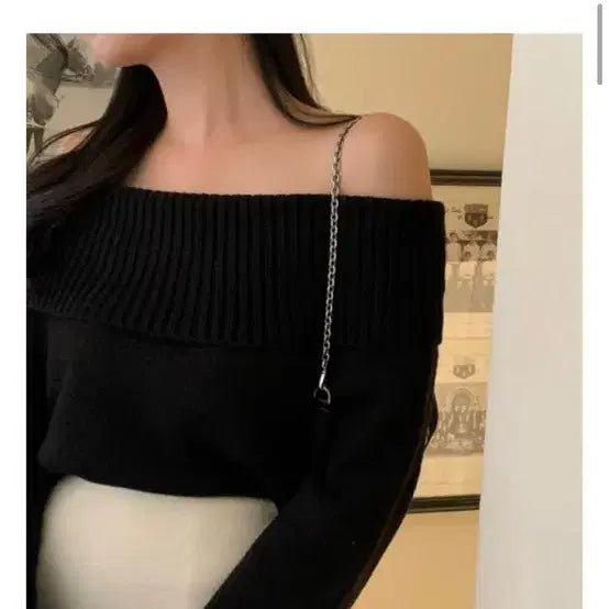 [BUNJANG] Black Off-Shoulder Knit Top / 블랙 오프숄더 니트
