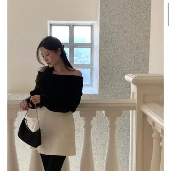 [BUNJANG] Black Off-Shoulder Knit Top / 블랙 오프숄더 니트
