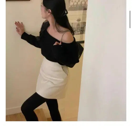 [BUNJANG] Black Off-Shoulder Knit Top / 블랙 오프숄더 니트