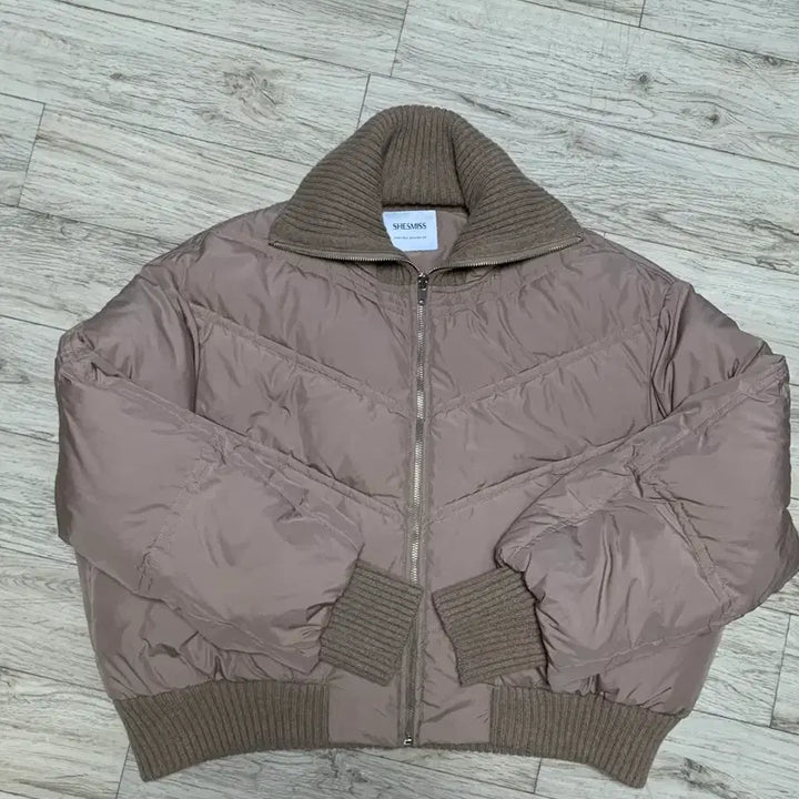 [BUNJANG] Beige High-Neck Knit & Short Down Padded Jumper / 베이지 니트하이넥,카라 숏다운패딩 점퍼