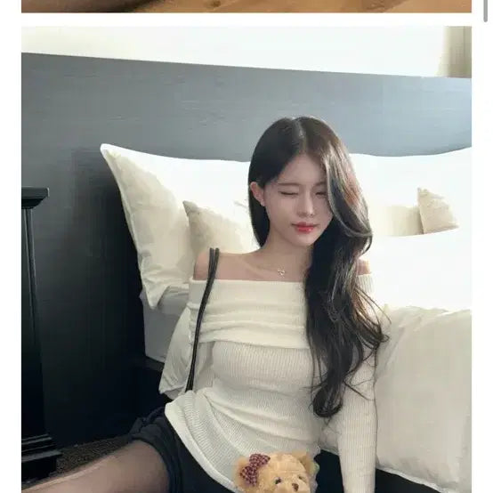 [BUNJANG] Black Off-Shoulder Long Sleeve Top / 정가3.5/ 핏 대박 검정오프숄더티