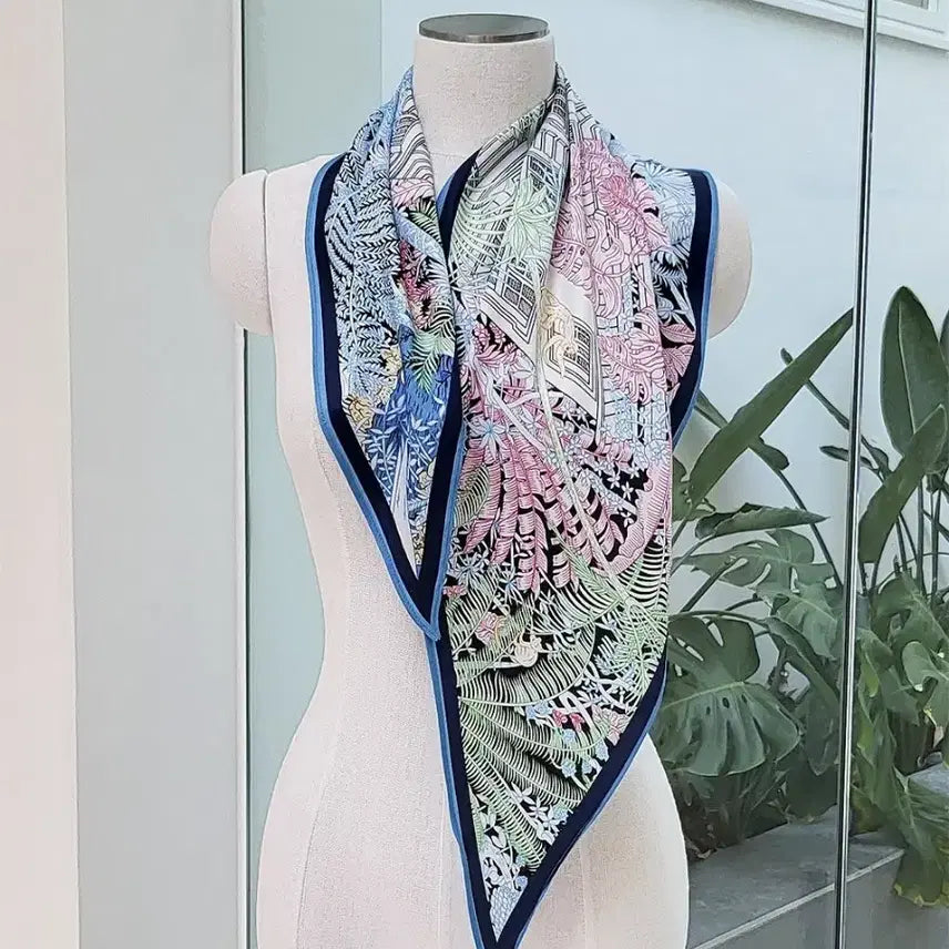 [BUNJANG] Blue Leaf Rhombus Scarf / 블루 나뭇잎 마름모스카프