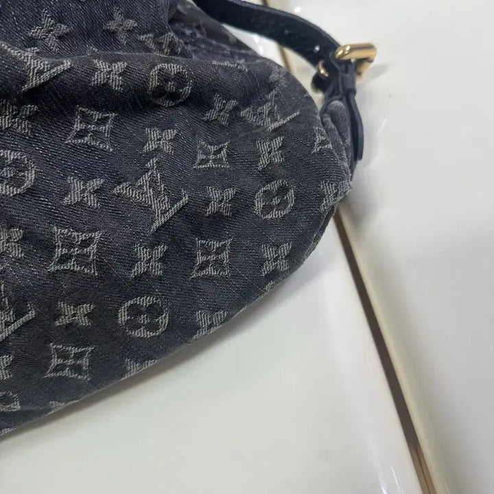 [BUNJANG] Louis Vuitton Denim Neo Cabby MM Black Handbag / [A 정품] 루이비통 데님 네오 캐비 mm 블랙