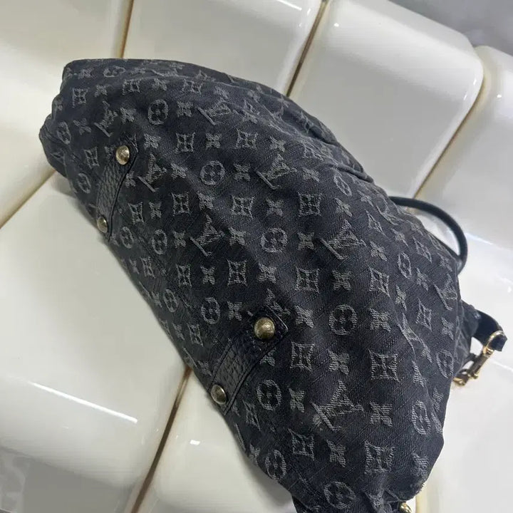 [BUNJANG] Louis Vuitton Denim Neo Cabby MM Black Handbag / [A 정품] 루이비통 데님 네오 캐비 mm 블랙
