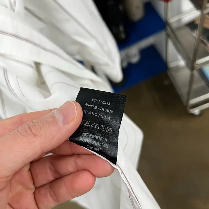 [BUNJANG] VETEMENTS Asymmetrical Shirt S / 베트멍 언발란스 셔츠 S