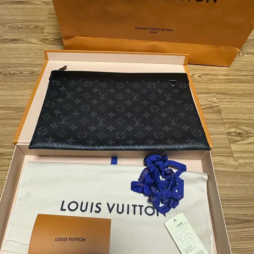 [BUNJANG] Louis Vuitton Discovery Pochette GM Monogram Eclipse Clutch / 루이비통 클러치백 디스커버리 포쉐트 GM 모노그램 이클립스 클러치