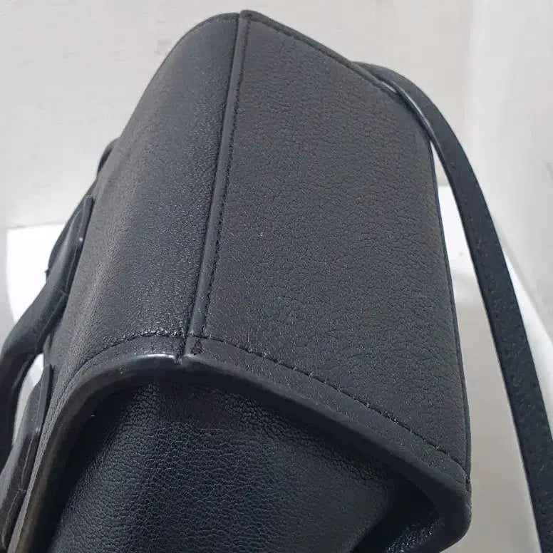 [BUNJANG] Calvin Klein Mini Tote Bag / 캘빈클라인 블랙 미니 토트백