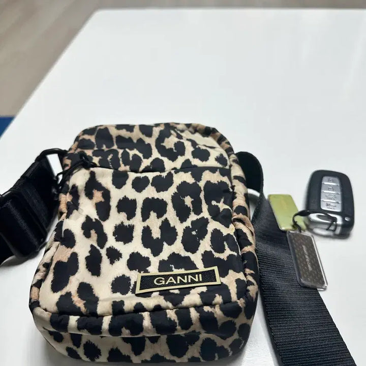 [BUNJANG] Ganni Leopard Mini Crossbody Bag / 가니 레오파드 미니 크로스백