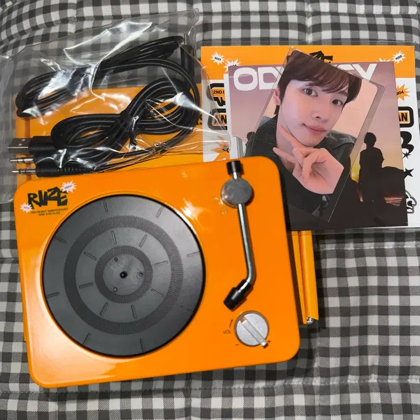 [BUNJANG] RIIZE Odyssey Turntable Orange Photocard Bundle Set / 2주년 라이즈 오디세이 턴테이블 오렌지 + 케이블 + 포카