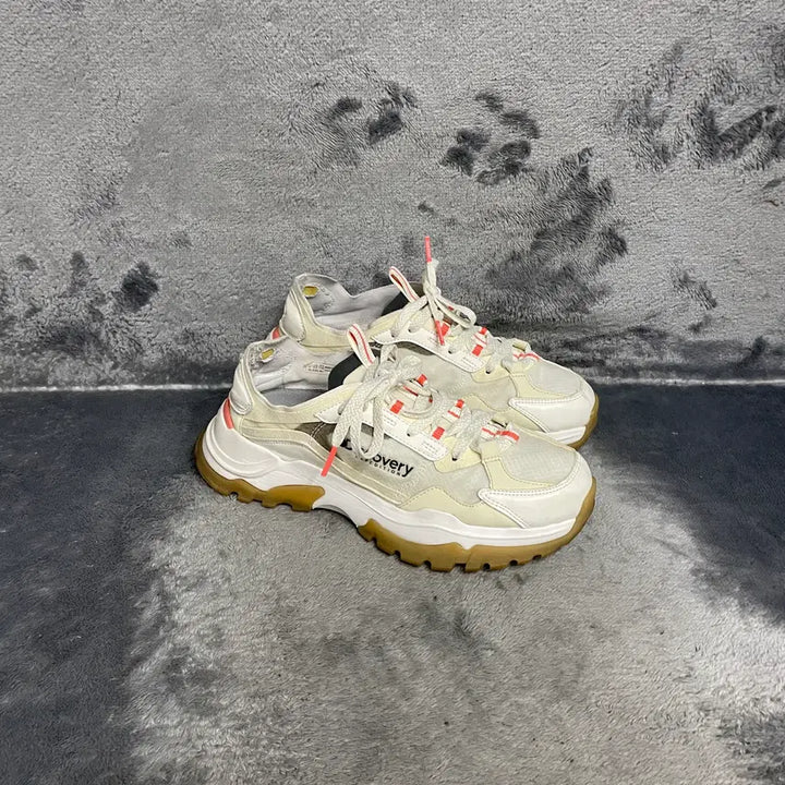 [BUNJANG] Discovery Sneakers Size 240 / 디스커버리 운동화 240