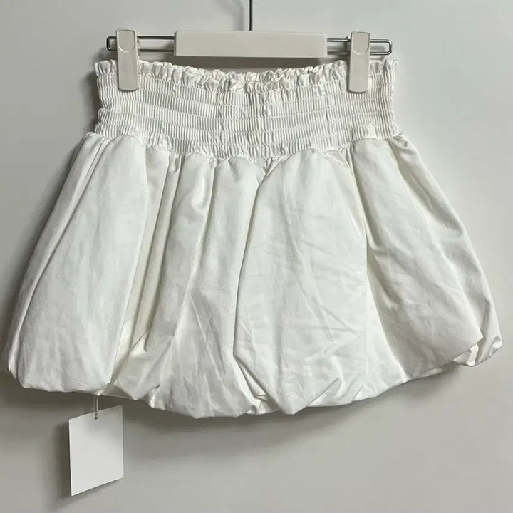 [BUNJANG] PR Practical &amp; Realistic White Puff Ball Skirt / PR 프랙티컬앤리얼리스틱 피알룸 화이트 퍼프 볼 스커트