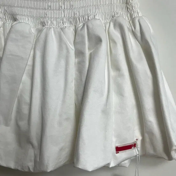[BUNJANG] PR Practical &amp; Realistic White Puff Ball Skirt / PR 프랙티컬앤리얼리스틱 피알룸 화이트 퍼프 볼 스커트