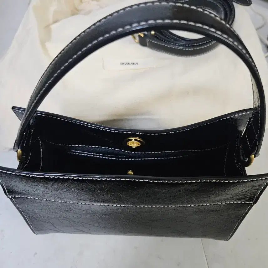 [BUNJANG] Ostka Black Leather Tote Bag / 오스트카카 블랙 레더 토트백 + 스트랩