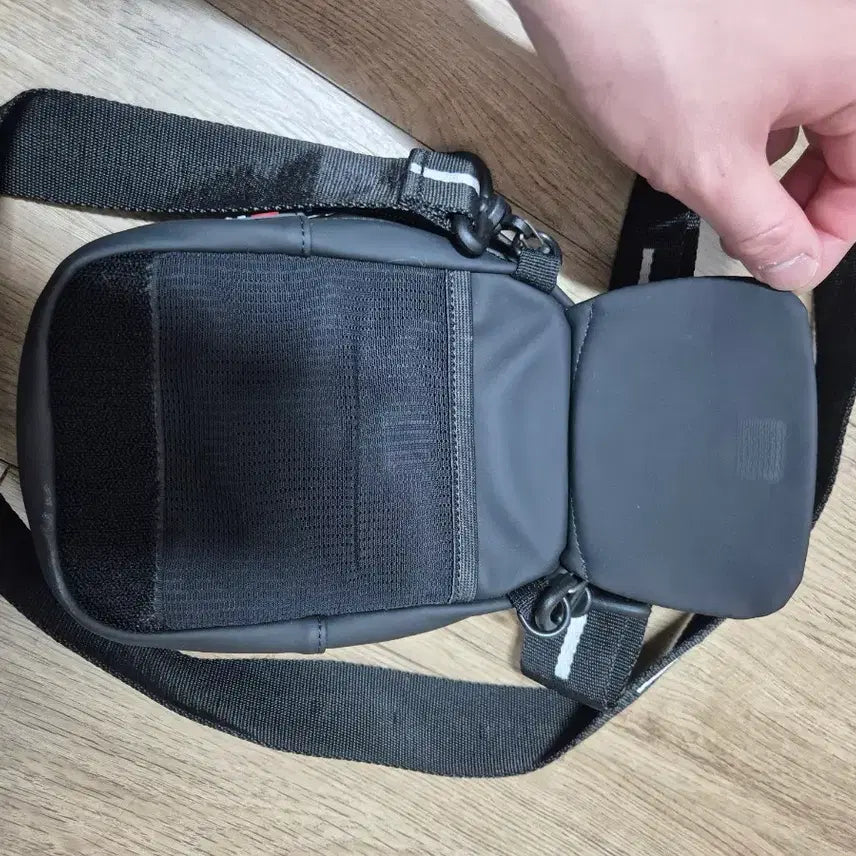 [BUNJANG] BAGLASH Crossbody Bag / BAGLASH 백래쉬 크로스백