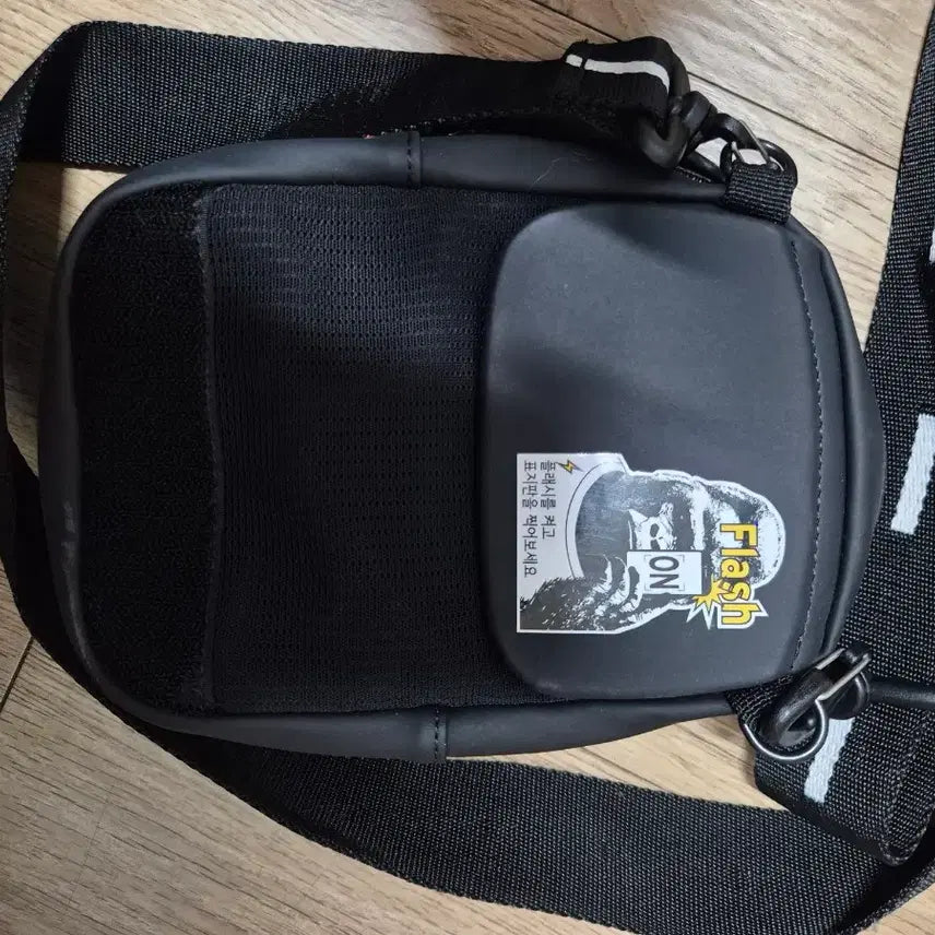 [BUNJANG] BAGLASH Crossbody Bag / BAGLASH 백래쉬 크로스백