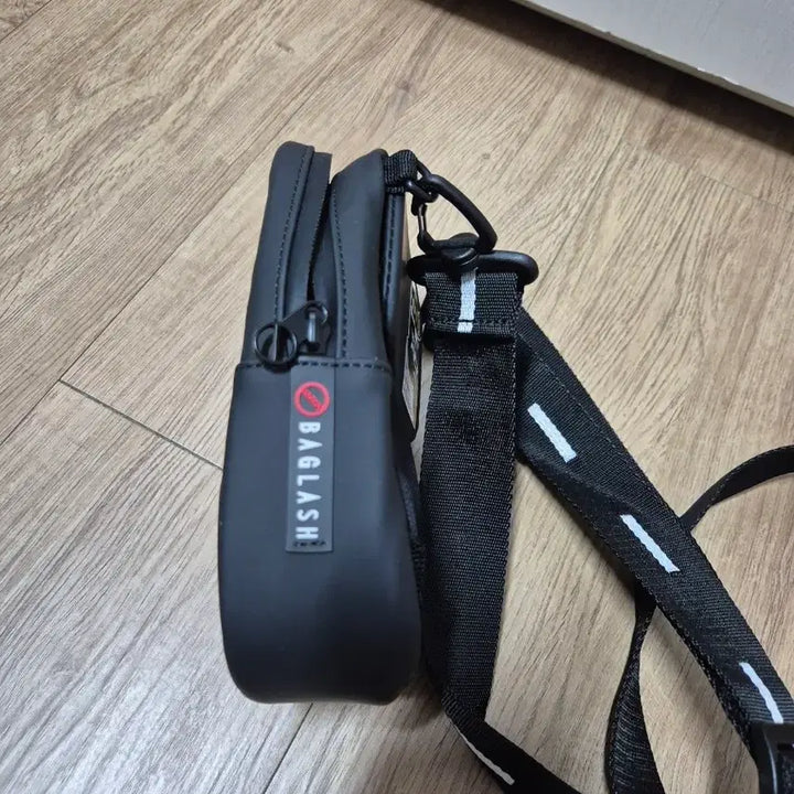 [BUNJANG] BAGLASH Crossbody Bag / BAGLASH 백래쉬 크로스백