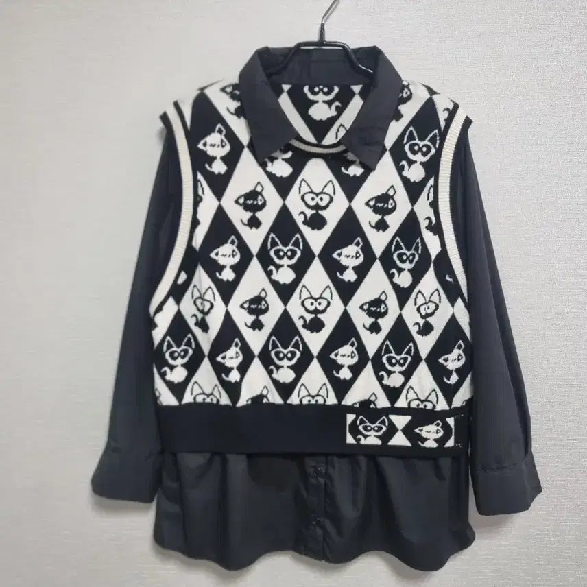 [BUNJANG] Cat Argyle Knit Vest & Black Shirt Set / 고양이 아가일 니트 조끼 블랙 셔츠 세트