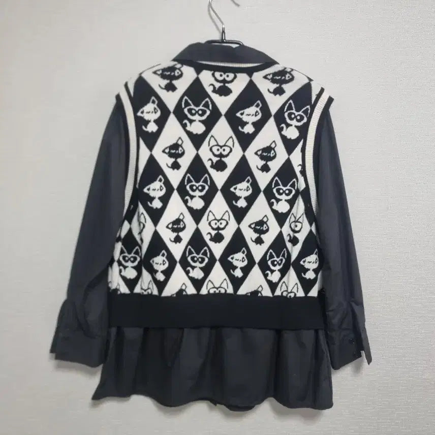 [BUNJANG] Cat Argyle Knit Vest & Black Shirt Set / 고양이 아가일 니트 조끼 블랙 셔츠 세트