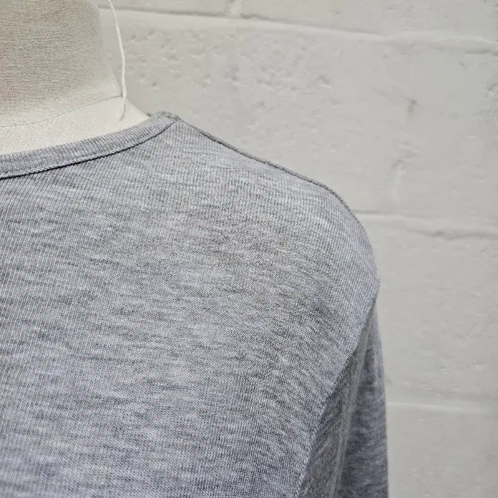 [BUNJANG] Round Neck Long Sleeve Top / 끝단프릴 얇은재질의 라운드 긴팔- 연그레이