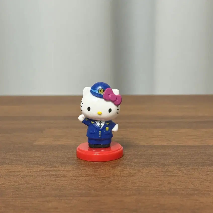 [BUNJANG] Sanrio Hello Kitty Police Kitty Figure / 산리오 헬로키티 경찰키티 피규어