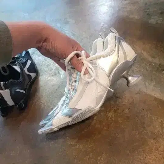 [BUNJANG] Unbranded Pointed Toe Sneakers White 230-235mm / (새상품) 뾰족코 스니커즈 구두 화이트 230-235mm