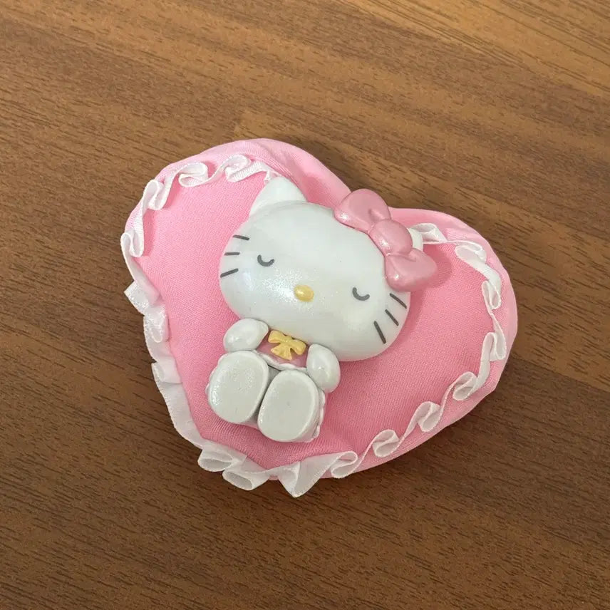 [BUNJANG] Sanrio Hello Kitty Heart Cushion Figure / 산리오 랜덤 피규어 헬로키티 하트쿠션