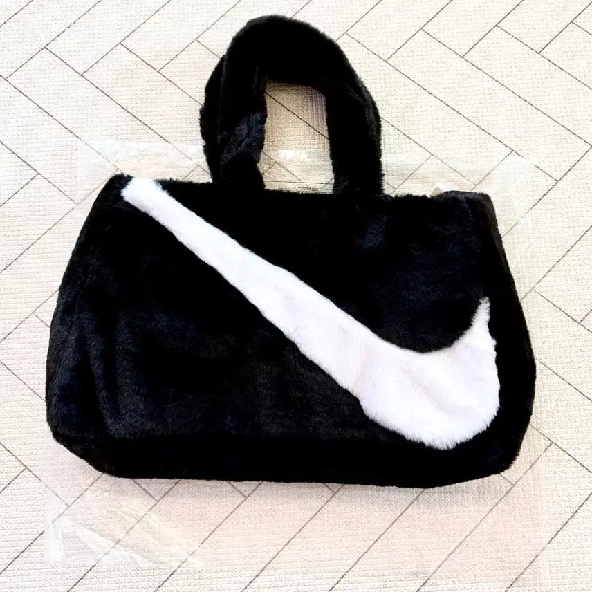 [BUNJANG] Nike NSW Fur Tote Bag / (새상품)나이키 NSW 퍼 가방 토트백 숄더백 블랙 화이트