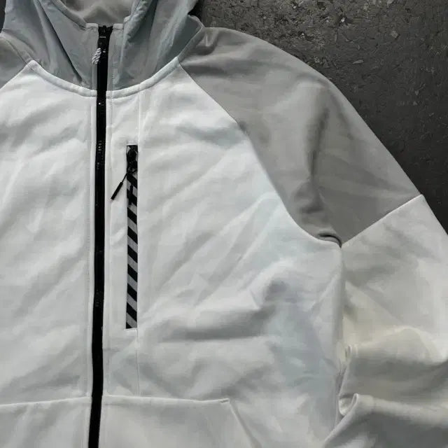 [BUNJANG] Descente Hoodie Zip-Up / 100 데상트 후드집업