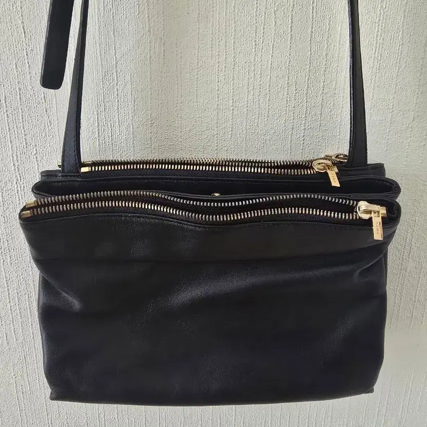 [BUNJANG] TIME Leather Crossbody Bag / TIME 타임 가죽 크로스백