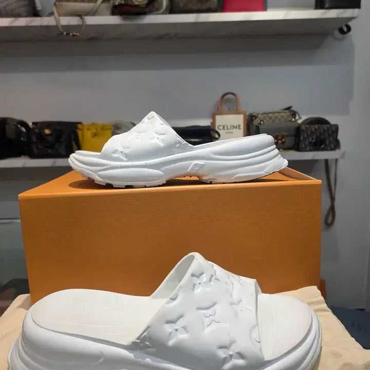 [BUNJANG] Louis Vuitton Monogram Mule 55 Slippers / (40) 루이비통 모노그램 뮬 55 슬리퍼 화이트